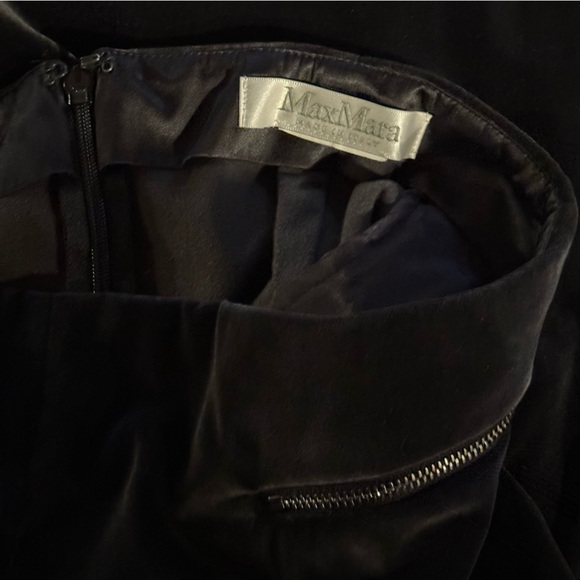 MaxMara Elegant Black Velvet Trousers - Picture 2 of 6